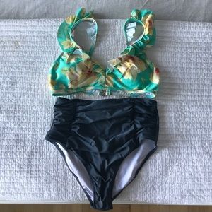CUPSHE High waisted bathing suit brand new SMAll